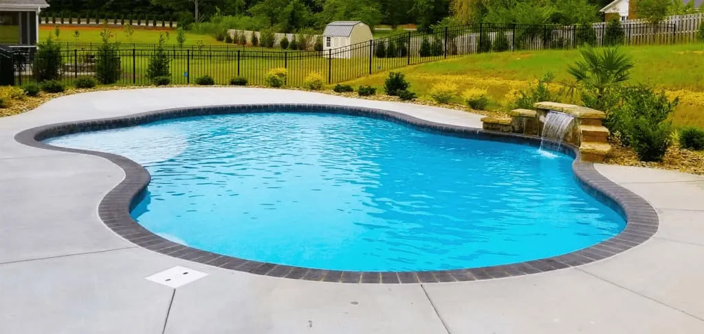 Maintenance-Friendly Pool 